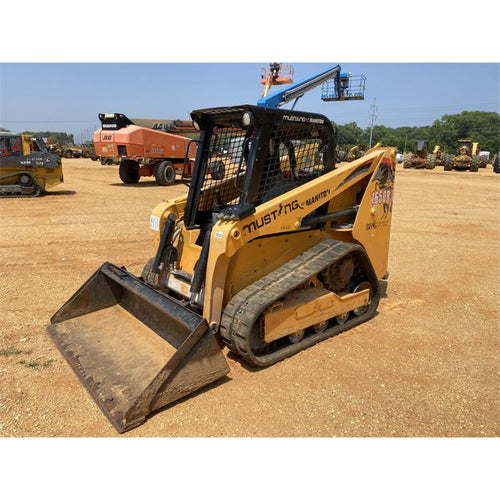 Mustang 1350R / 1650RT Series skid steer door